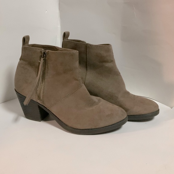 Boots - Picture 1 of 8